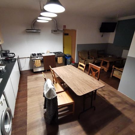 Hostel NIEDZWIADEK Warschau Buitenkant foto