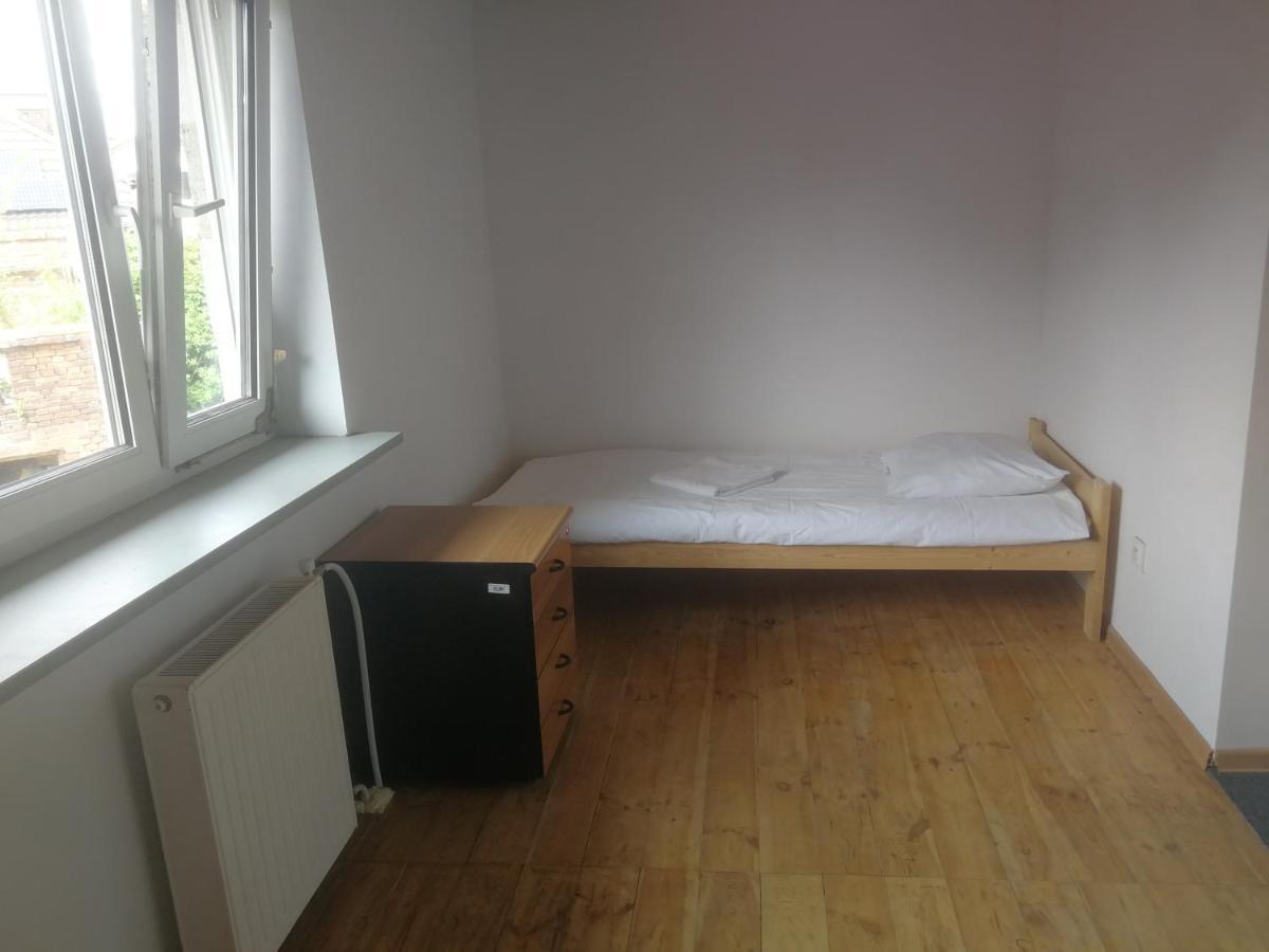 Hostel NIEDZWIADEK Warschau Buitenkant foto