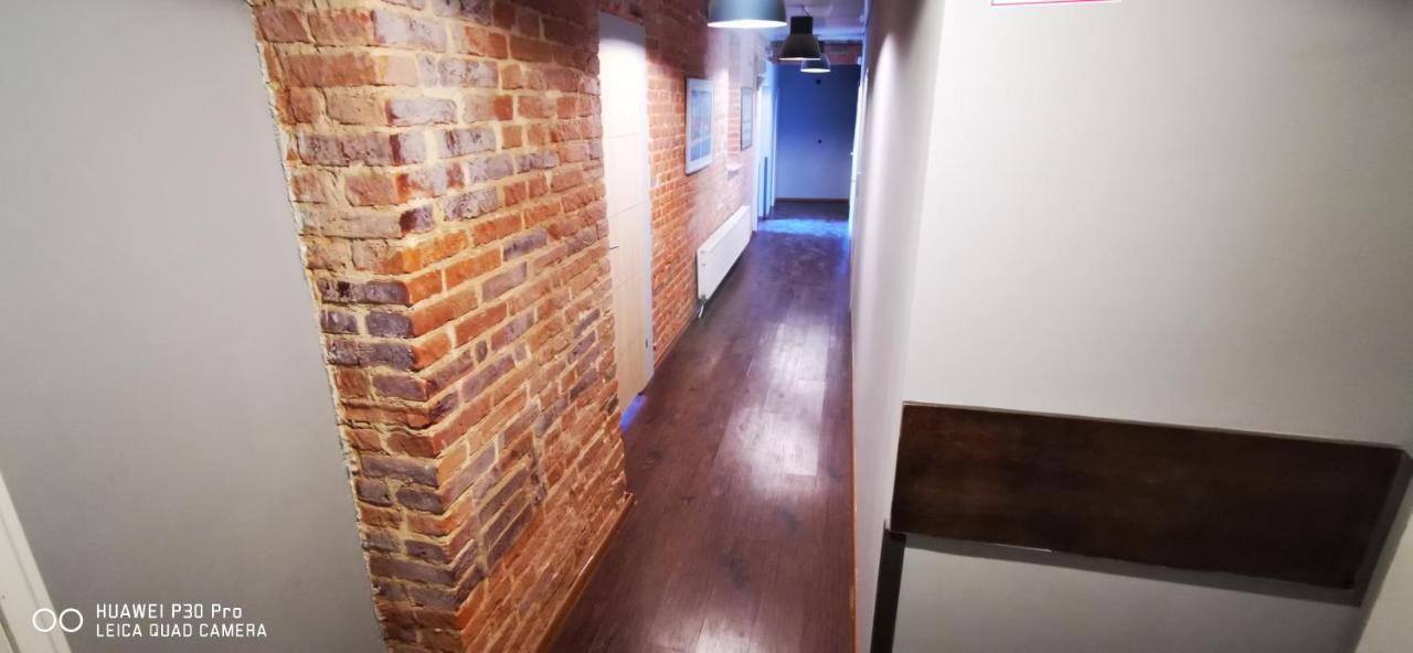 Hostel NIEDZWIADEK Warschau Buitenkant foto
