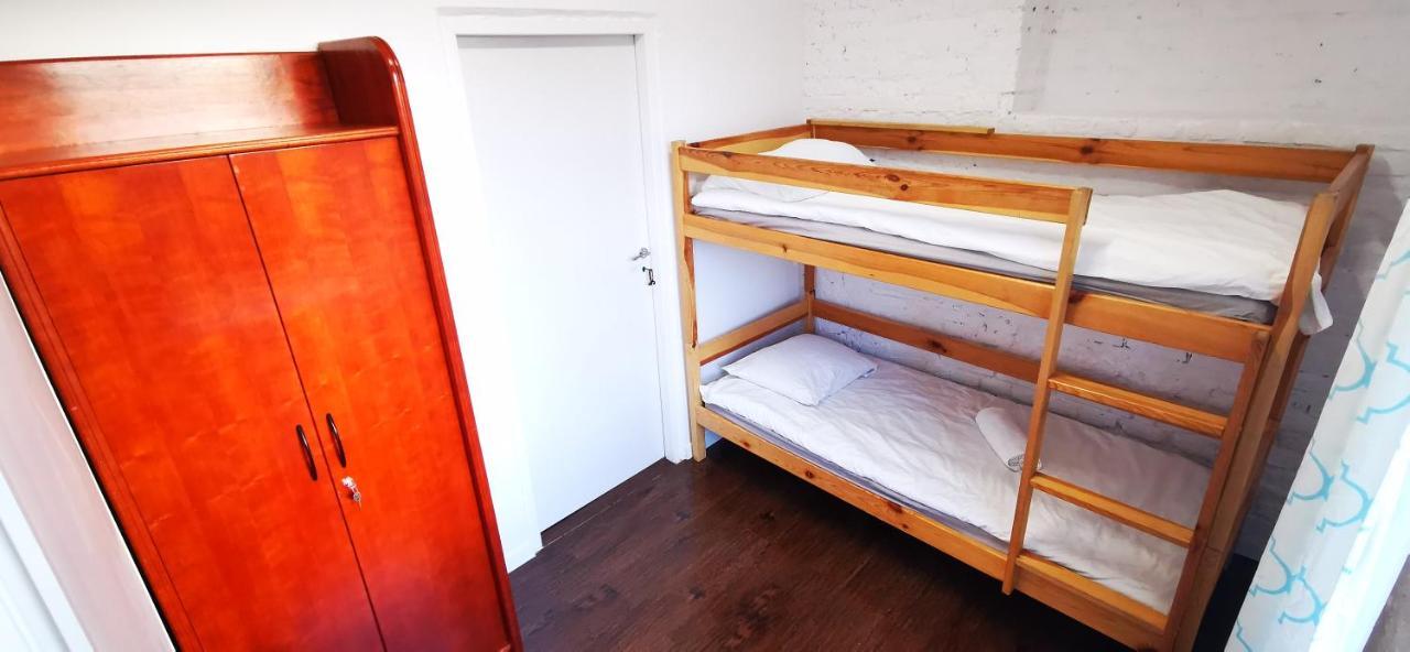 Hostel NIEDZWIADEK Warschau Buitenkant foto