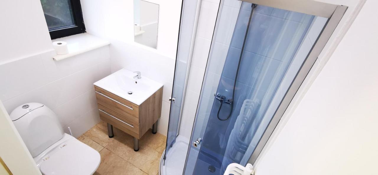 Hostel NIEDZWIADEK Warschau Buitenkant foto