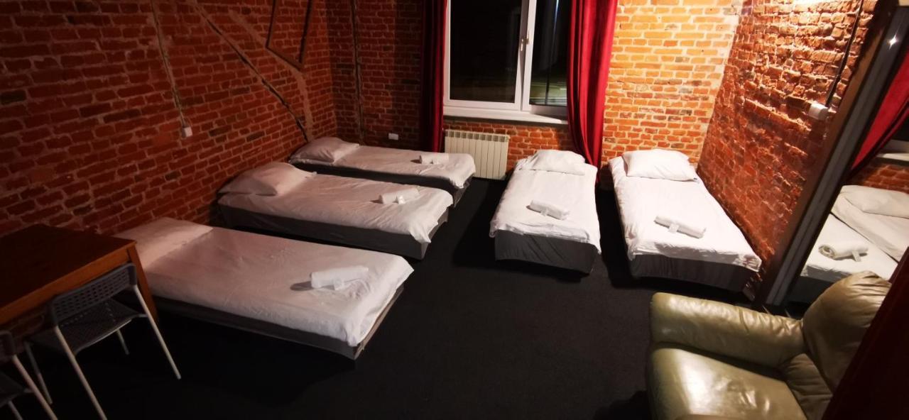 Hostel NIEDZWIADEK Warschau Buitenkant foto