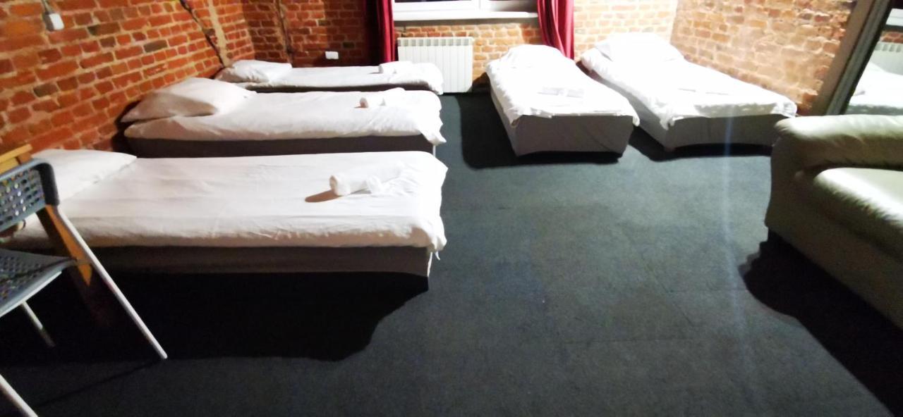 Hostel NIEDZWIADEK Warschau Buitenkant foto