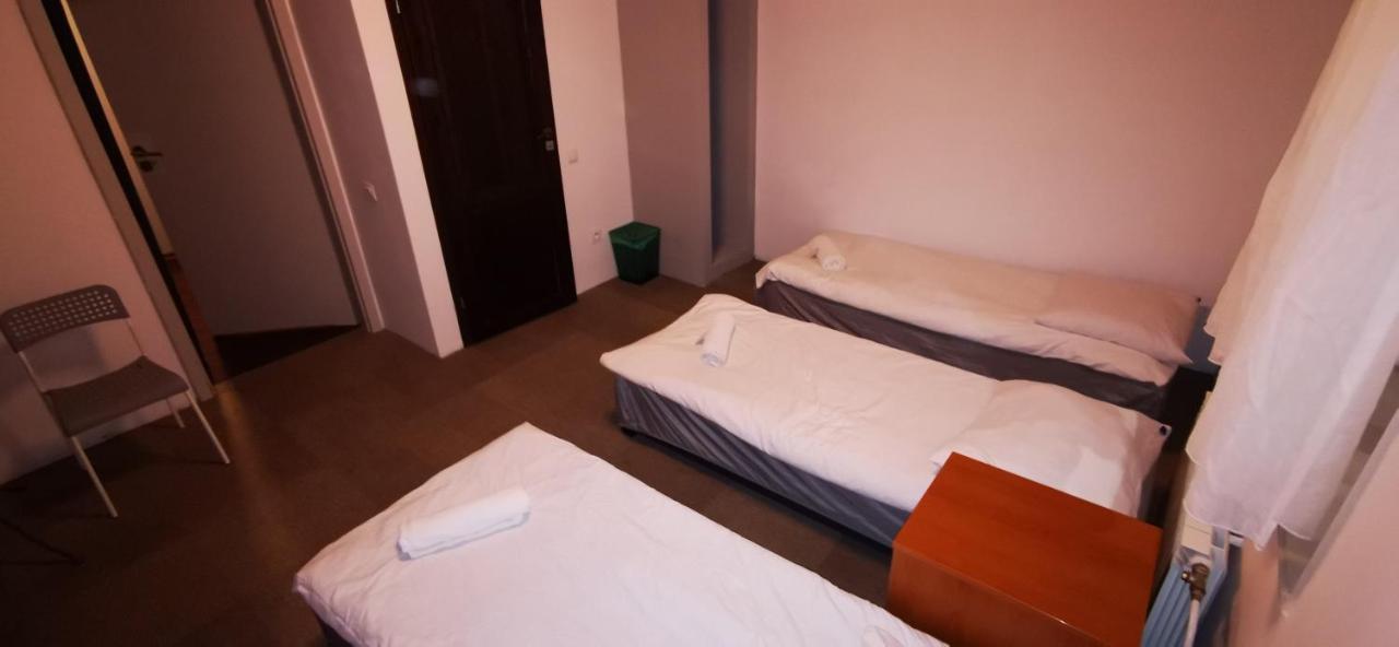 Hostel NIEDZWIADEK Warschau Buitenkant foto