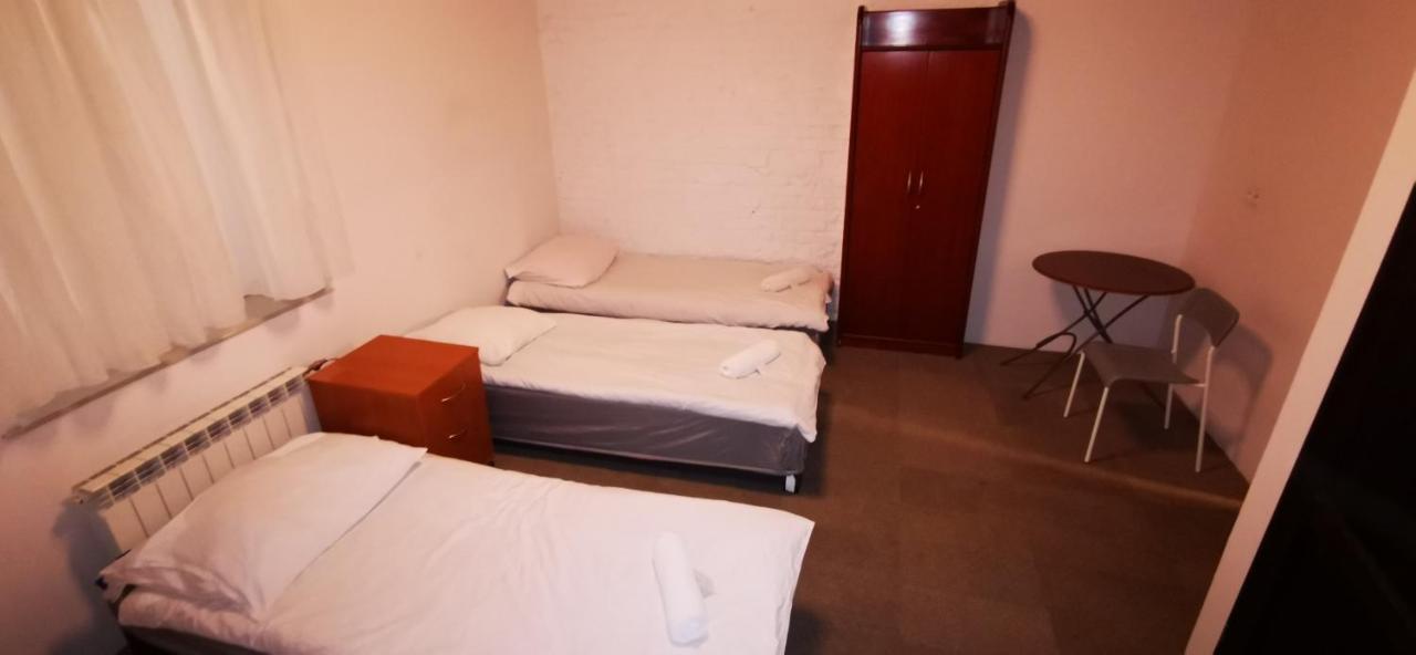 Hostel NIEDZWIADEK Warschau Buitenkant foto