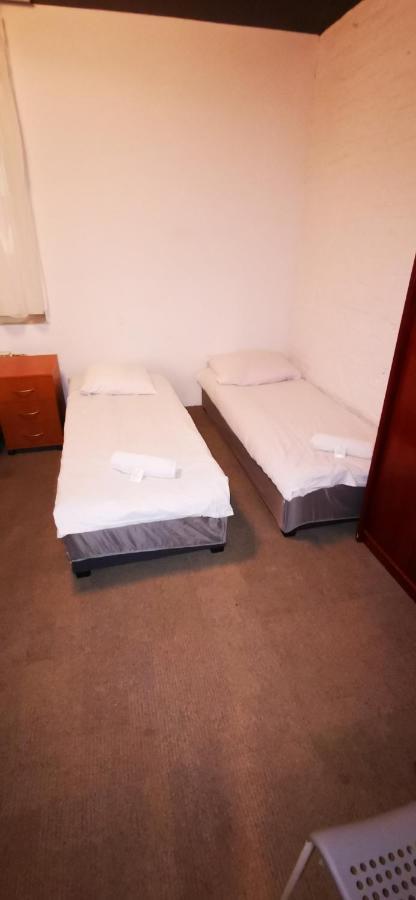 Hostel NIEDZWIADEK Warschau Buitenkant foto
