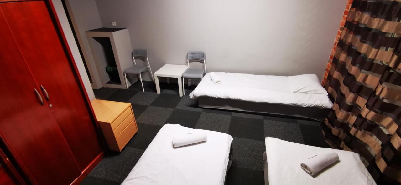 Hostel NIEDZWIADEK Warschau Buitenkant foto