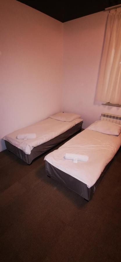 Hostel NIEDZWIADEK Warschau Buitenkant foto