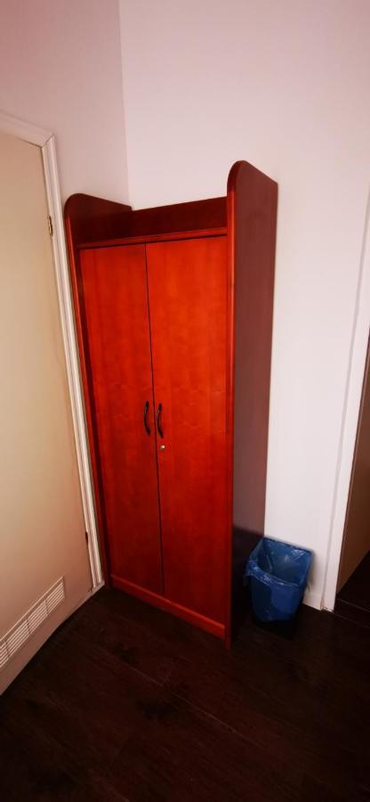 Hostel NIEDZWIADEK Warschau Buitenkant foto