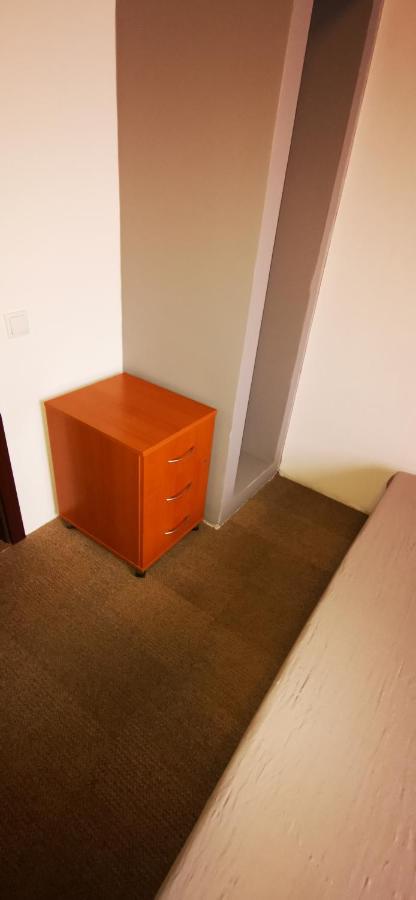 Hostel NIEDZWIADEK Warschau Buitenkant foto