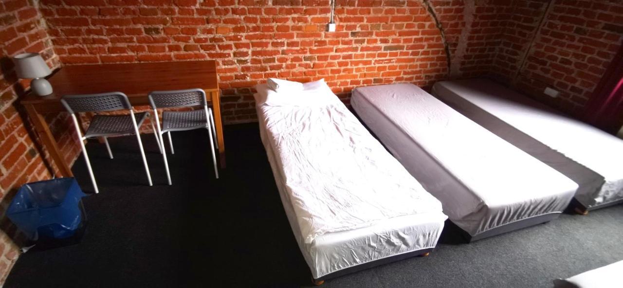 Hostel NIEDZWIADEK Warschau Buitenkant foto