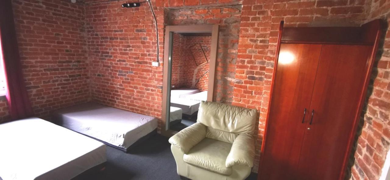 Hostel NIEDZWIADEK Warschau Buitenkant foto