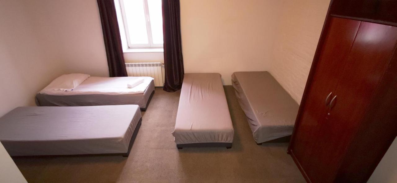 Hostel NIEDZWIADEK Warschau Buitenkant foto