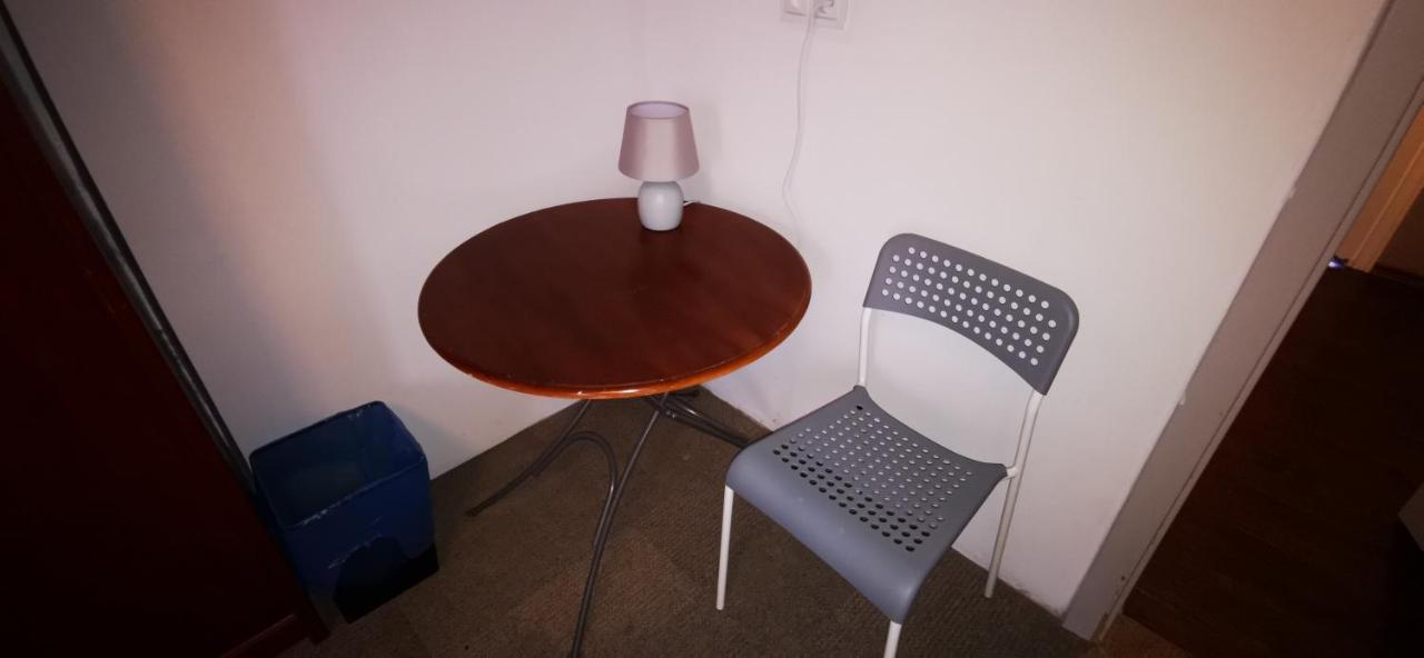 Hostel NIEDZWIADEK Warschau Buitenkant foto