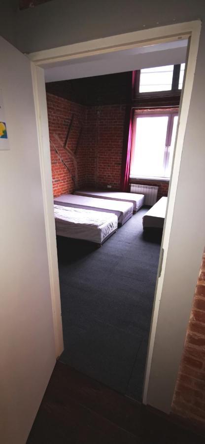 Hostel NIEDZWIADEK Warschau Buitenkant foto